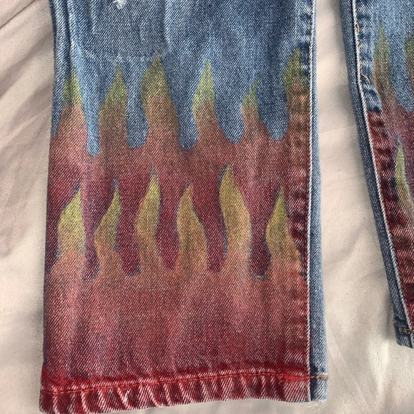 Edgy Jeans size 6 with painted flames mom/straight - Picture 2 of 5